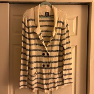 Women’s Bobeau acrylic sweater size larger. Ivory and blue
